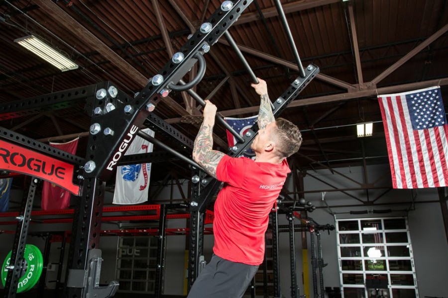 Rogue Rigs & Racks * | Rogue Fitness Rogue Monster Flying Pull-Up Bar